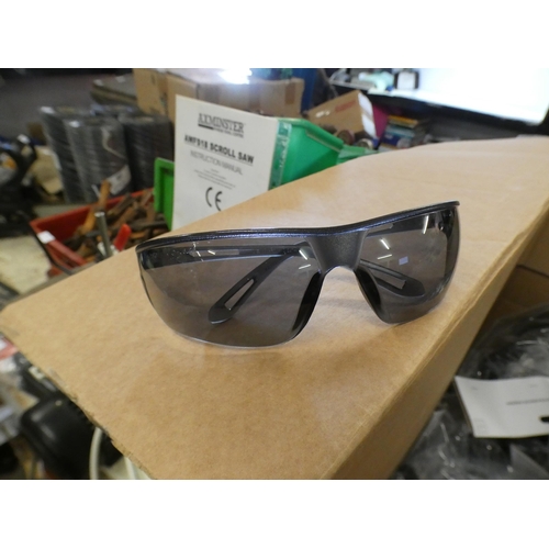 2142 - Large box of approx. 30 items of PPE, mainly goggles