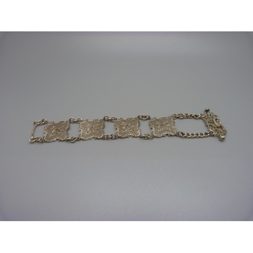 1093 - A vintage white metal bracelet