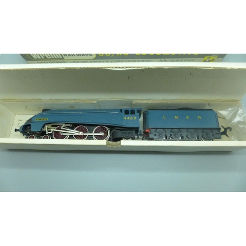 631 - A Wrenn Railways W2210 4-6-2 Mallard locomotive, boxed