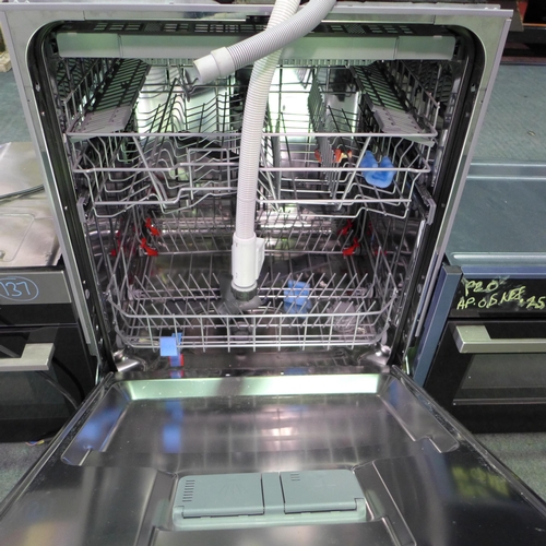 3044 - Hisense Fully Integrated Dishwasher (H818XW596XD550) (HV661D60UK) * This Lot Is Subject To Vat