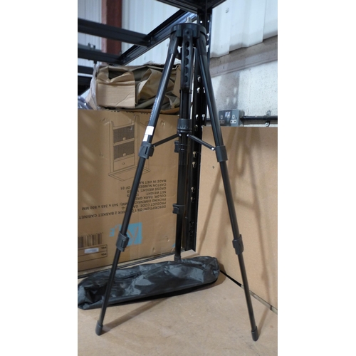 3058 - Vankyo height adjustable tripod with bag