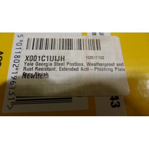 3061 - A Yale Postmaster Georgia postbox with two keys (H325xW360xD100mm)