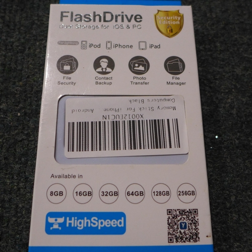 3088 - A Win-USB Type C multi-media hub and a 64gb dual storage flash drive