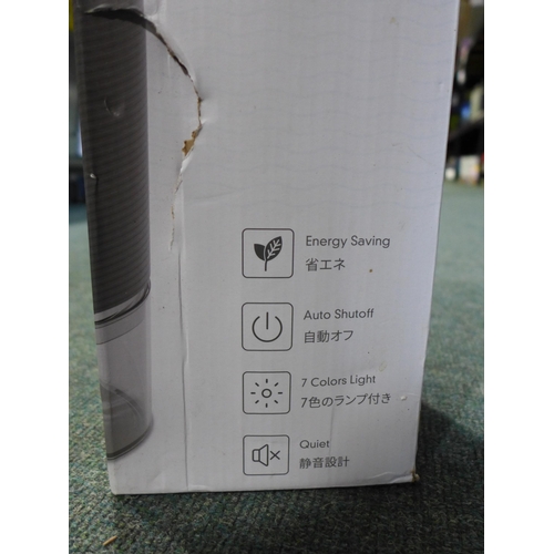 3146 - A 750ml Compact dehumidifier