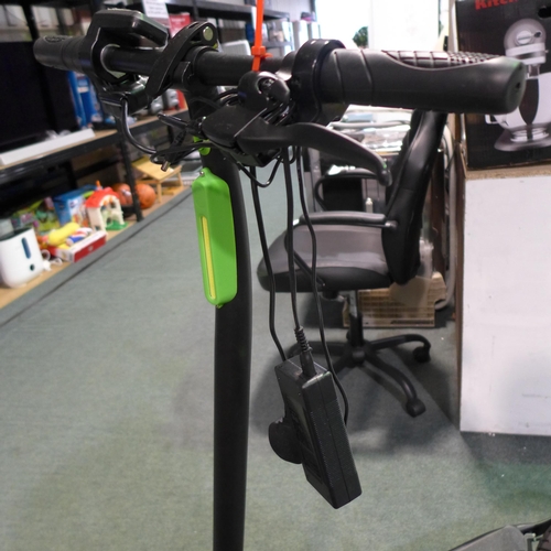 3173 - Li-Fe 350 Air electric scooter with charger (Damaged mudgaurd)