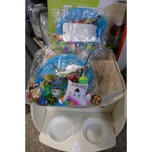 3056 - Zoofari cat house and two packs of cat toys