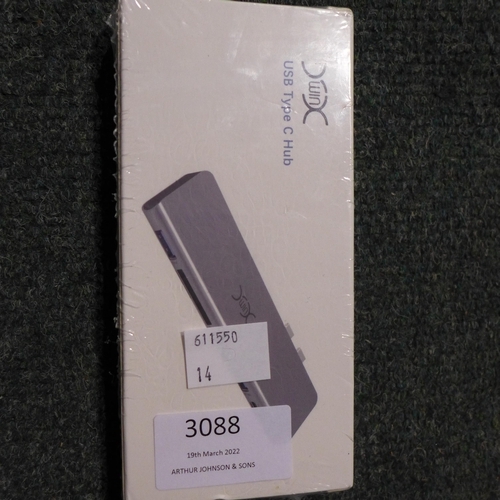 3088 - A Win-USB Type C multi-media hub and a 64gb dual storage flash drive