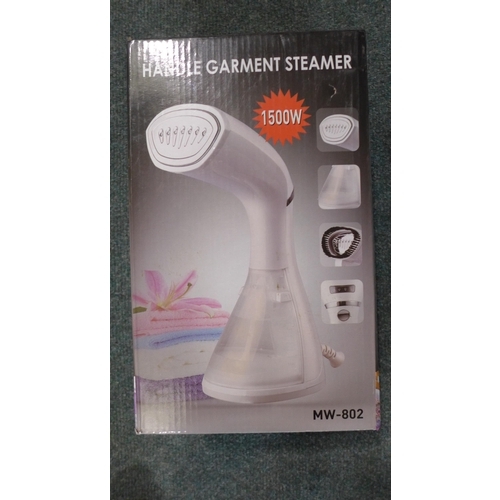 3142 - A MW-802 1500w hand held garment steamer