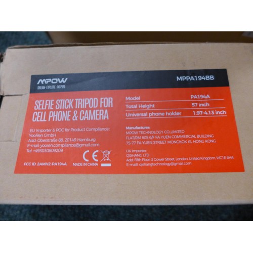 3034 - Two selfie stick tripods for phone and camera