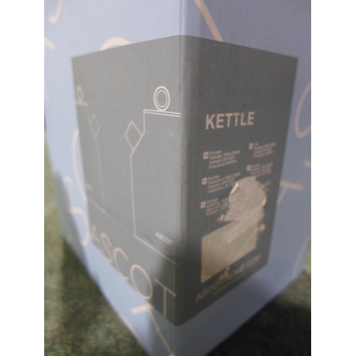 3039 - An Ascot cream kettle