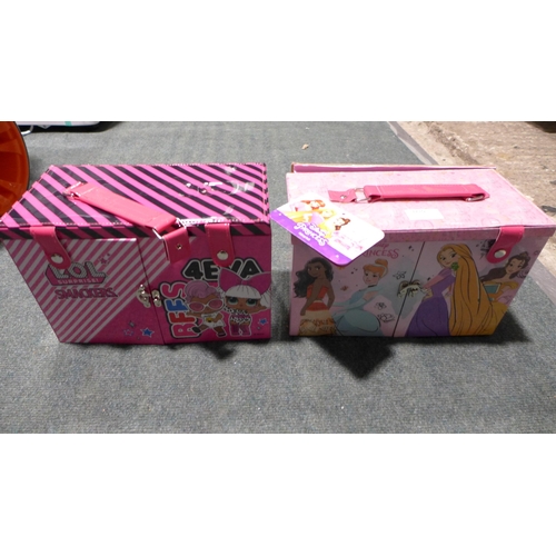 3210 - 2 x Beauty Makeup Stations (246-202,203)