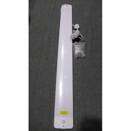 3216 - Feit Motion Shop Light     (247-605) * This lot is subject to vat