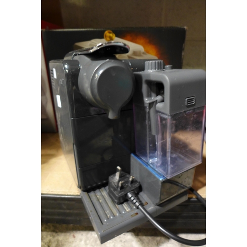 3222 - Delonghi Nespresso Coffee Machine EN560.B, Original RRP £179.99 + vat (246-213)