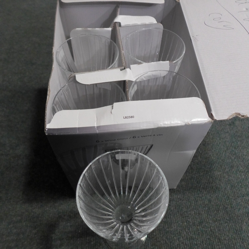 3250 - Royal doulton  Linear Wine Glass  (244-813)  * This lot is subject to vat