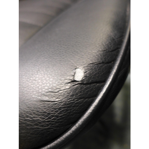 3271 - Bts Chair Ii               (247-610) * This lot is subject to vat