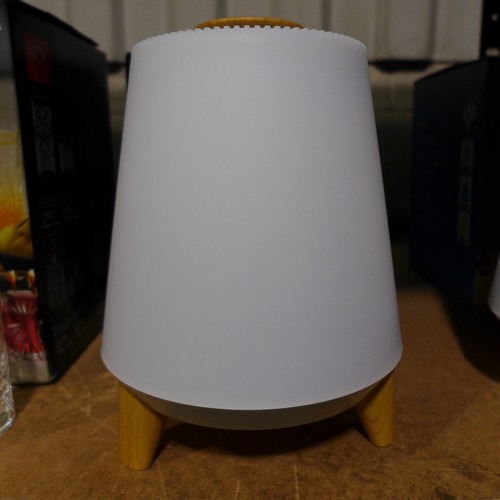 3202 - Atmos Diffuser Bluertooth Speaker & Lamp + 3 Oils    (247-609) * This lot is subject to vat