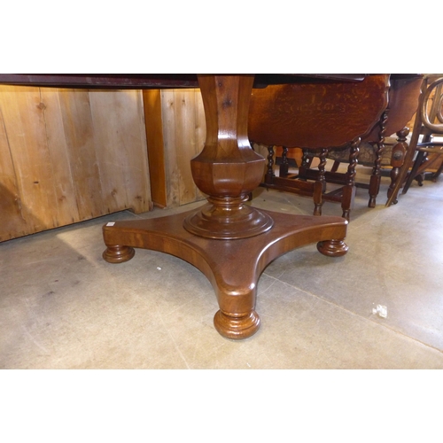 183 - A Victorian mahogany circular centre table