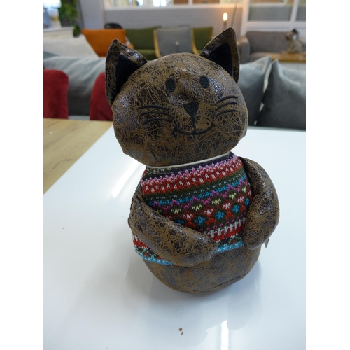 1328 - A cat in a Fairisle jumper doorstop, H 25cms (5059413443307)   #