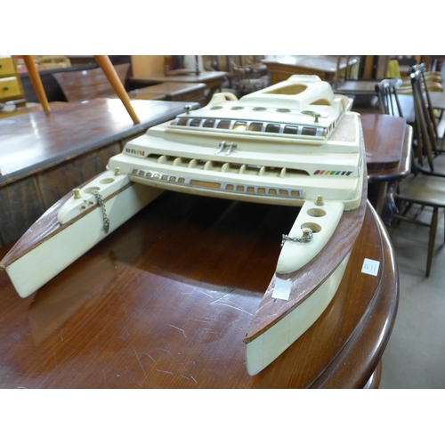 301 - A model of a catamaran