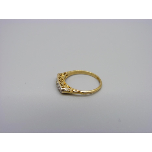 1006 - A 18ct gold, five stone diamond ring, London 1916, 2.2g, L, approximately 0.3ct diamond weight