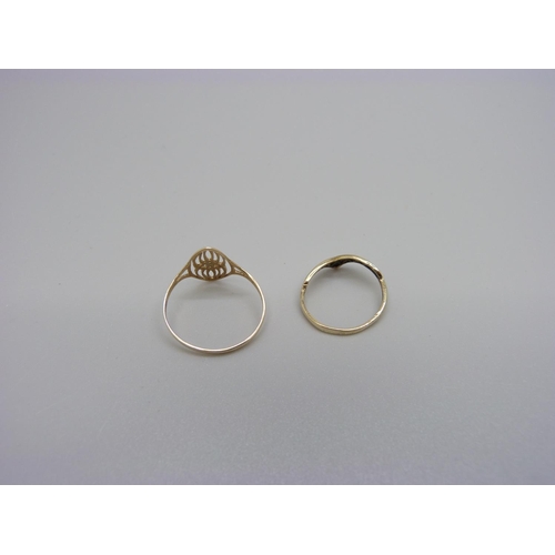 1013 - Two 9ct gold rings, 1.5g, F and M