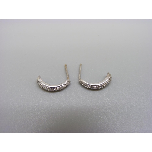 1014 - A pair of 18ct gold and diamond earrings, 2.4g