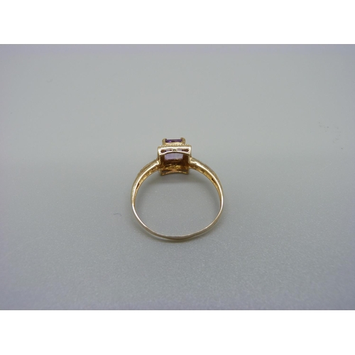 1029 - A 10kt gold ring, 1.3g, P