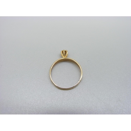 1030 - A 10kt gold and diamond ring, 1.4g, N