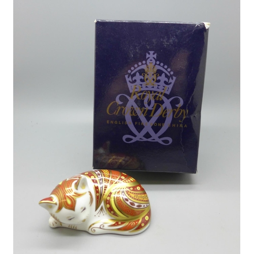 634 - A Royal Crown Derby limited edition Marmelo paperweight with gold stopper and certificate, 1517/2500... 