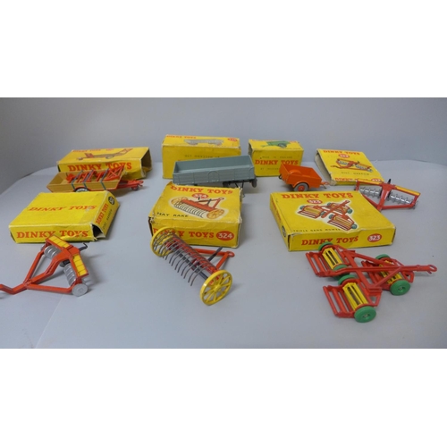 676 - Dinky Toys farming equipment all boxed, no. 324, 320, 323, 322, 341 and 428 (7), boxes a/f