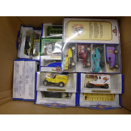 774 - Sixty-seven Oxford die-cast model cars, vans and buses, includes a Collectors Catalogue