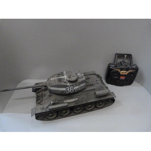 797 - A remote control model tank