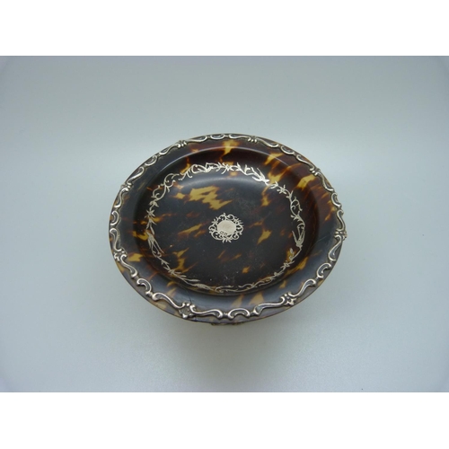 897 - A silver and tortoiseshell bon-bon dish, Mappin & Webb, London 1913, crack on the rim, diameter 113m... 