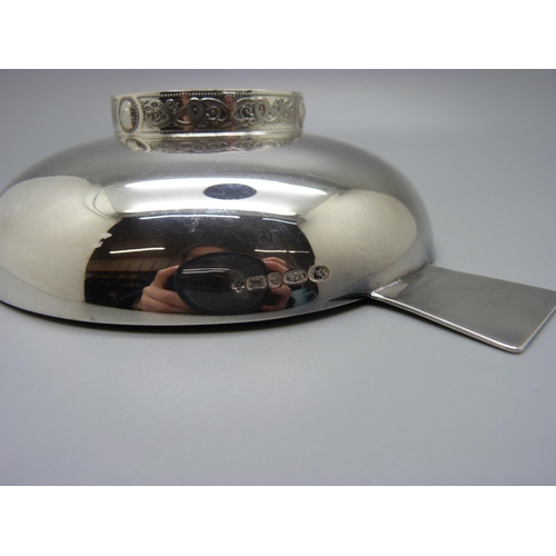 899 - A silver two handled dish, Celtic design, by A.E. Jones, Birmingham 2000, 135g