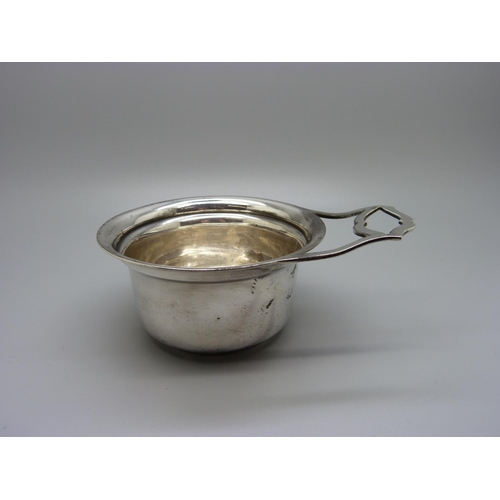 902 - A silver bowl/cup with George III coin set in the base, London 1904, 110g