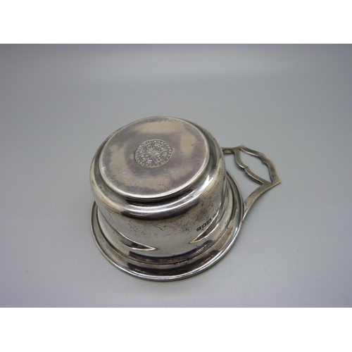 902 - A silver bowl/cup with George III coin set in the base, London 1904, 110g