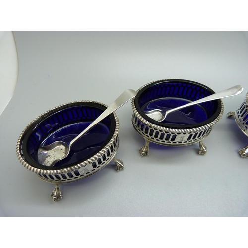 920 - Four silver salts with blue glass liners, London 1772, and four silver spoons, (2+2), 197g