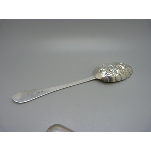 923 - A silver berry spoon, Walker & Hall, and a Victorian silver vesta case, (hinge strained), 112g