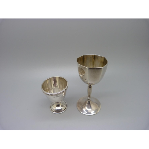 942 - A silver goblet, 72g, and a silver egg cup, boxed, 36g