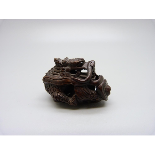 943 - A netsuke, a/f