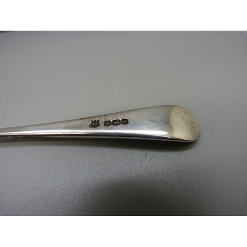 947 - A silver spoon, rattail pattern, Sheffield 1926, 27g