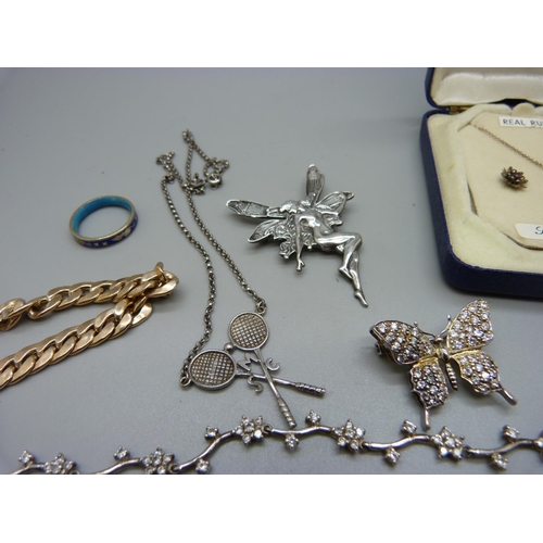 963 - A silver fairy brooch and butterfly brooch, a hallmarked silver squash necklace, a silver bracelet, ... 