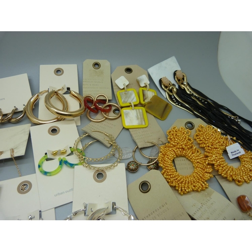 969 - A collection of fashion jewellery including some set with semi-precious stones