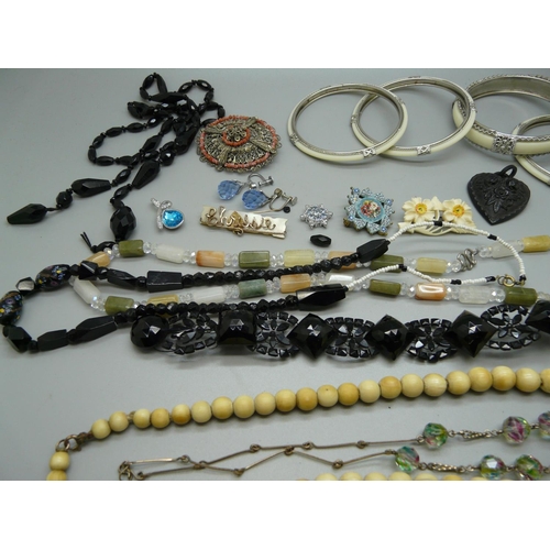 984 - A bag of costume jewellery including silver pendants and a jade and onyx necklace