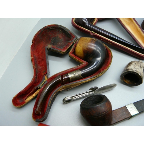 992 - A collection of pipes, a Bakelite cased razor and a Bakelite cased cigarette holder