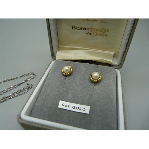 993 - A 9ct white gold pendant with diamond on a silver chain and a pair of 9ct gold and pearl earrings