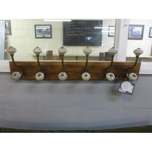 1367 - A rack of six coat hooks with ceramic knobs (HH574624)   #