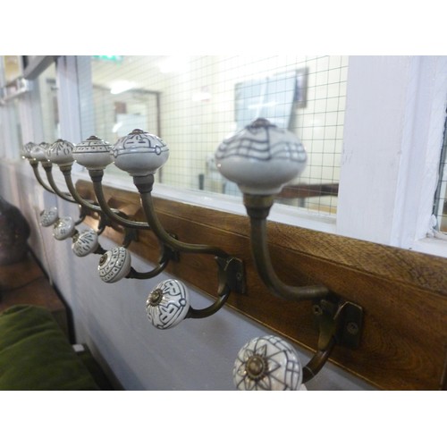 1367 - A rack of six coat hooks with ceramic knobs (HH574624)   #