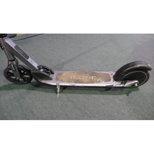 3089 - Razor Adult Eprime E-Scooter (No Charging Lead) , Original RRP £249.99 + Vat    (247-220)  * This lo... 