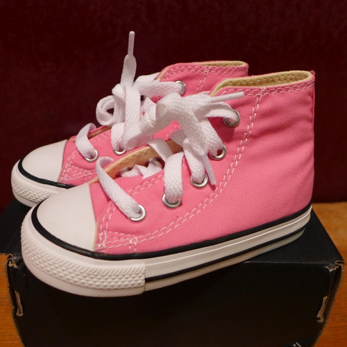 3167d - A pair of child's pink Converse All Star hi-tops, UK 6